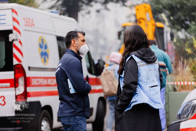 «Вчора були героями, а сьогодні полетять табуни скарг»: у Дніпрі розповіли про медиків швидкої допомоги, які рятували дніпрян на місці прильоту