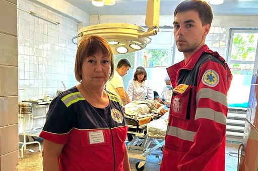 Опіки 20% площі тіла: У Кам'янському чоловіка вразило струмом прямо на вулиці