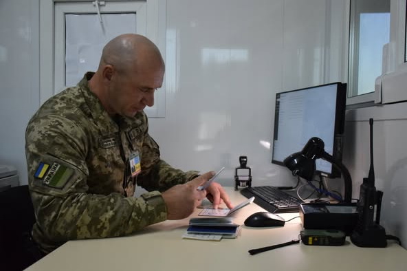 Дніпрянин намагався покинути Україну, видаючи себе за батька-одинака