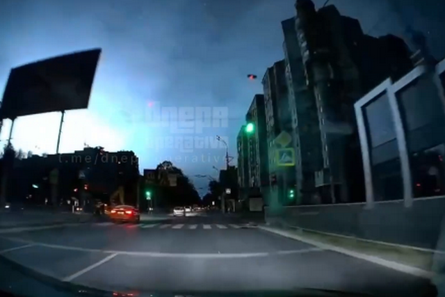 кадр з відео Спалах в небі над Дніпром: у місті перебої зі світлом і водою