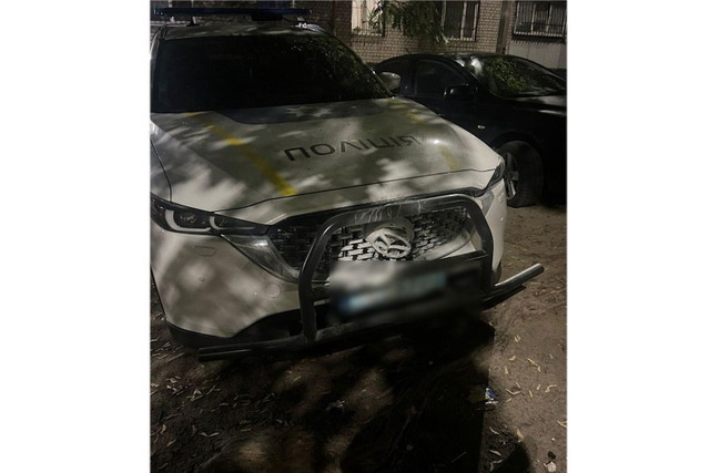 У Дніпрі чоловік підпалив поліцейський автомобіль