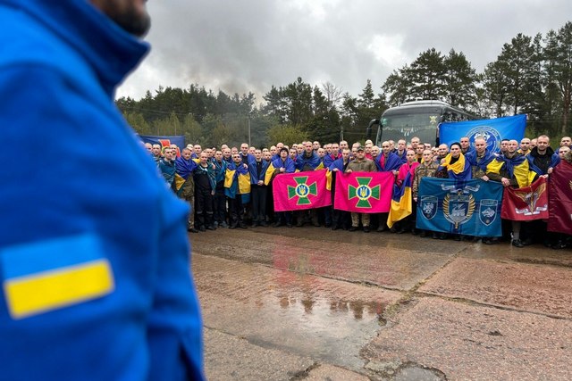 Из плена вернулись 205 военных и гражданских