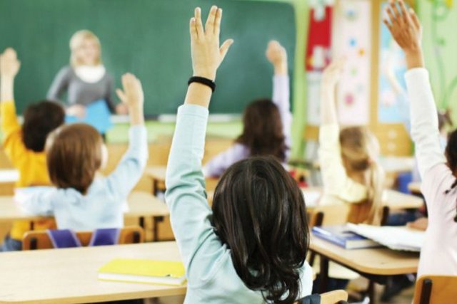 Какие фразы учителей запомнили днепряне со школы (опрос)