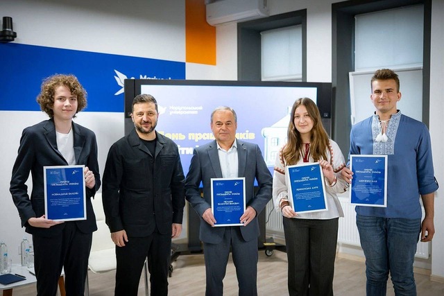 Школьница из Днепра - среди награжденных Президентом!