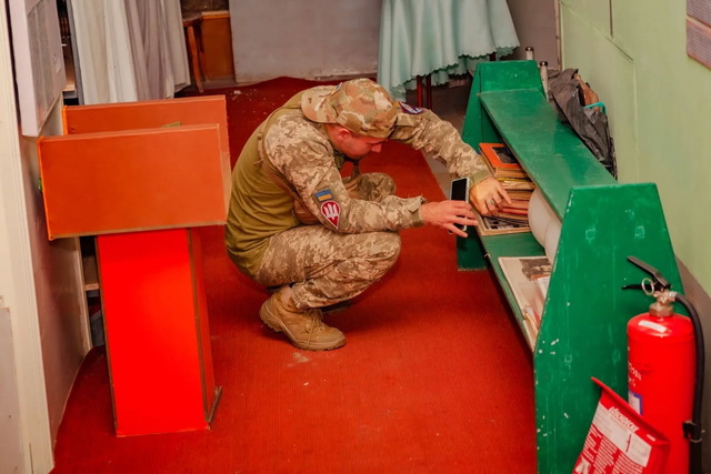 Із прифронтової зони у Дніпро евакуювали історичні реліквії