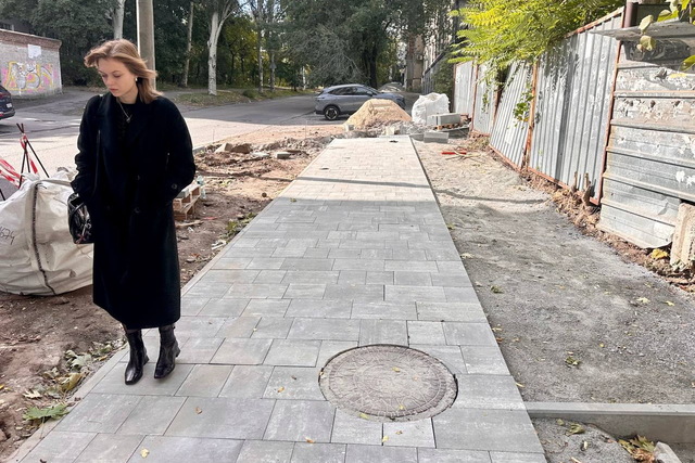 Обновление улицы Ивана Акинфиева: инвестор ЖК ремонтирует тротуары