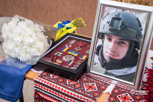 В Днепре открыли мемориальную доску погибшему Герою Вячеславу Легкому