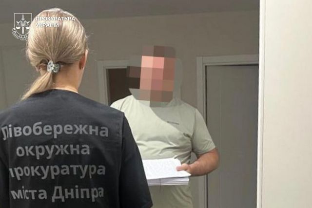 На Днепропетровщине чиновник филиала Укрзализныци и директор подрядной компании завладели более 6,7 млн грн бюджетных средств