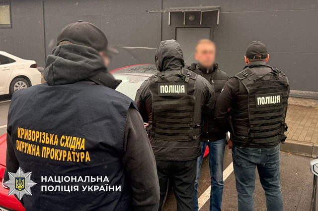 До восьми лет лишения свободы грозит двум «бегункам», которые наживались на посетителях сервисных центров МВД