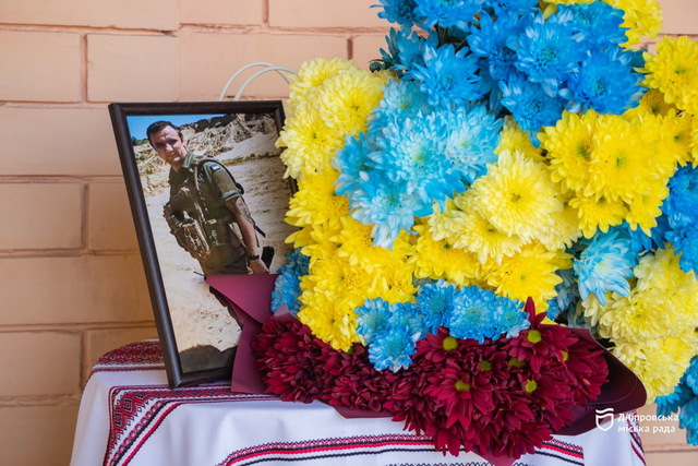 У Дніпрі відкрили меморіальну дошку загиблому захиснику Юрію Гайдашу