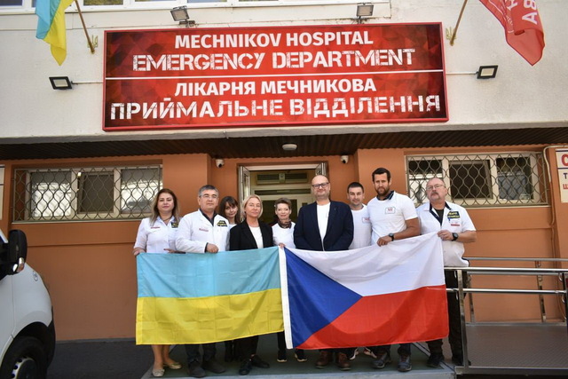 Чешские врачи приехали в больницу Мечникова не с пустыми руками