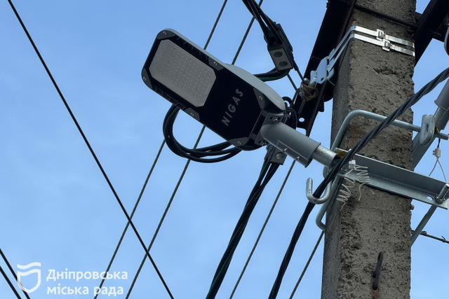 У Дніпрі на Івана Пулюя оновлюють освітлення