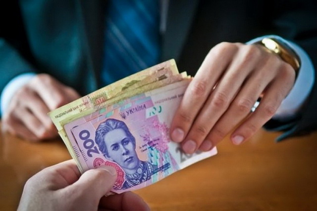 Суддя з Дніпропетровщини попався на хабарі 700 доларів