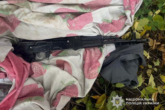 У Дніпрі поліцейські затримали двох чоловіків, причетних до незаконного продажу зброї