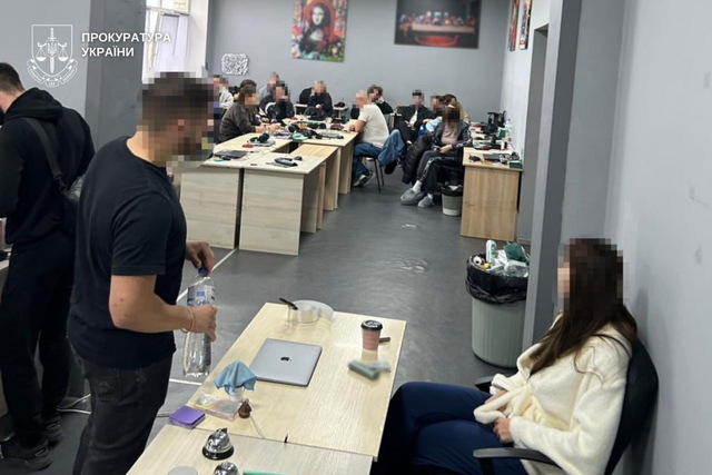 На Дніпропетровщині припинили діяльність 4 шахрайських кол-центри