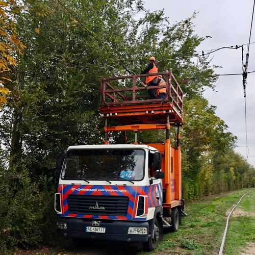 Из-за ночного обстрела в Днепре наблюдаются перебои в работе электротранспорта и водоснабжения