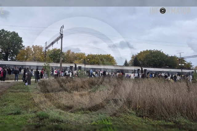 Через повідомлення про замінування поїзд Дніпро - Київ екстрено зупинили