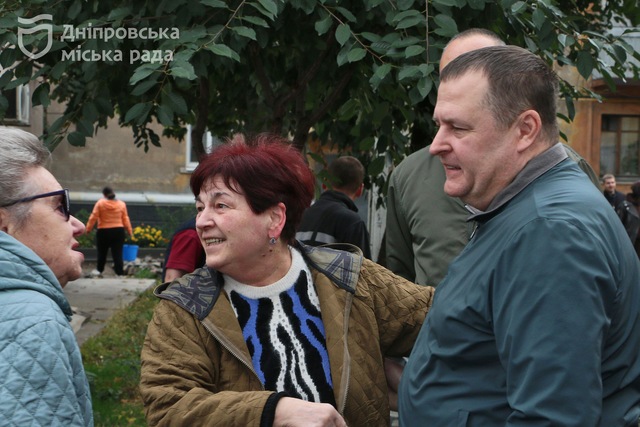 Філатов розповів, як місто допомагає людям із благоустроєм дворів, та долучився до однієї з толок