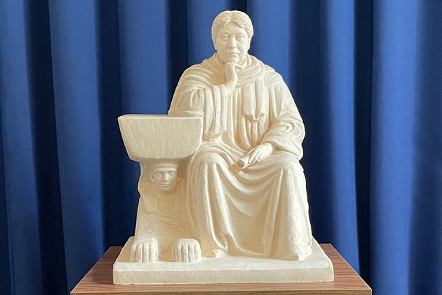 В Днепре торжественно открыли новую скульптуру