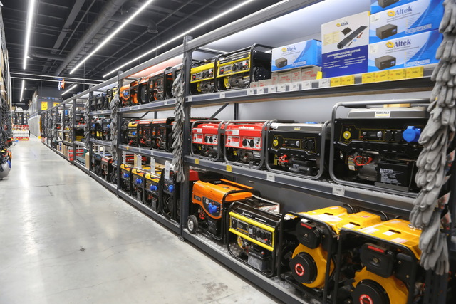 Украинцы скупают зарядные станции, павербанки и генераторы