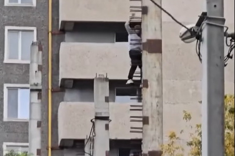 У Дніпрі на Олександра Поля діти влаштували небезпечні «ігри» на недобудові