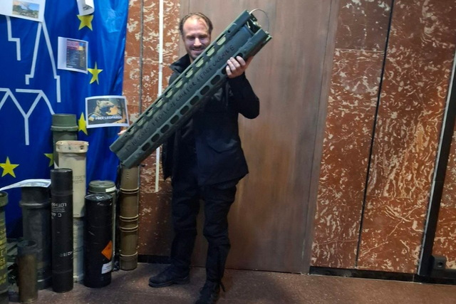 Посол Чехії передав незвичайний експонат дніпровському музею