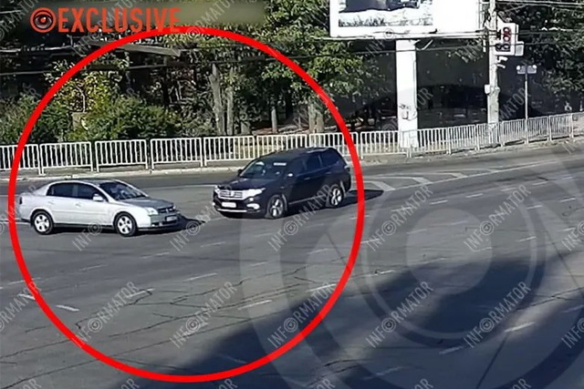 Відео моменту: у Дніпрі на Запорізькому шосе біля KFC зіткнулись Opel і Toyota, на місці працювала швидка