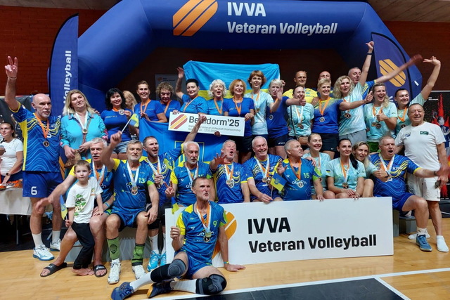 Волейболісти з Дніпра та Шахтарська стали призерами чемпіонату світу серед ветеранів в Іспанії