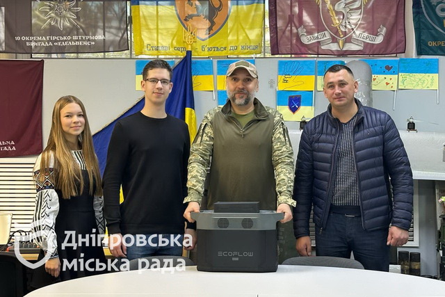 Школьники Днепра собрали 19 тонн макулатуры, чтобы помочь Вооруженным силам Украины