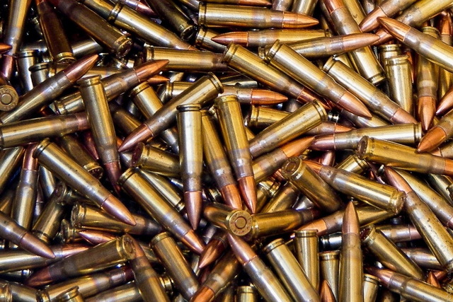 Ілюстративне фото. Для дніпровської школи закупили десятки тисяч патронів та зброю