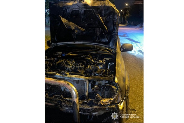 В Днепре полицейские задержали группу лиц, причастных к поджогу автомобиля
