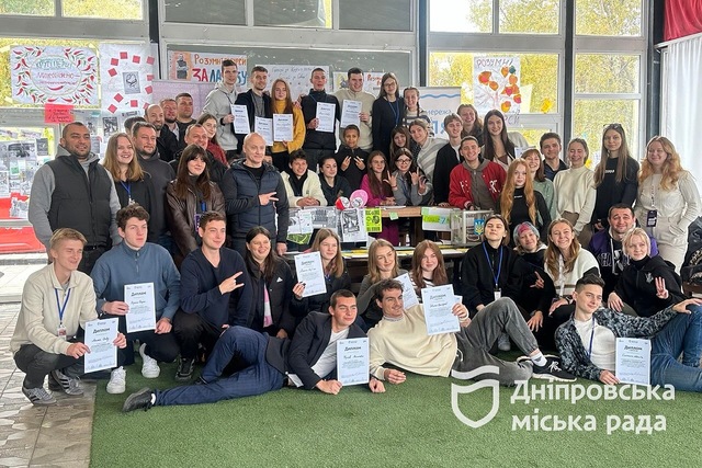 60 учасників, 10 команд та три дні цікавого навчання. «Молодіжна платформа дій» готує нове покоління лідерів Дніпра