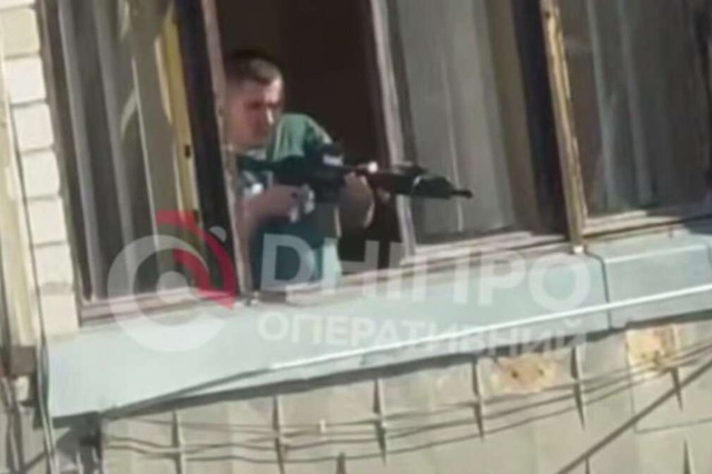 В Днепре на проспекте Героев мужчина якобы «открыл огонь» из окна многоэтажки