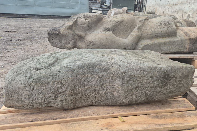 До історичного музею привезли ще одну врятовану «кам'яну бабу»