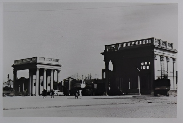 На стадионе устраивали массовые облавы на молодежь