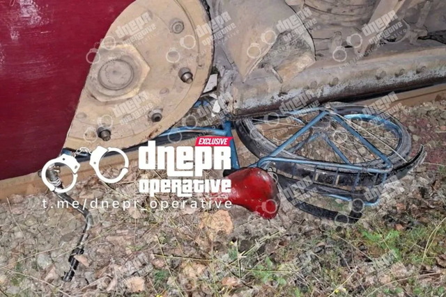 В Днепре на Донецком шоссе трамвай наехал на мужчину: он погиб на месте