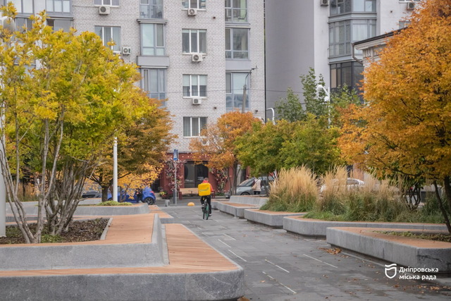 Сквер святых Кирилла и Мефодия готовят к холодам