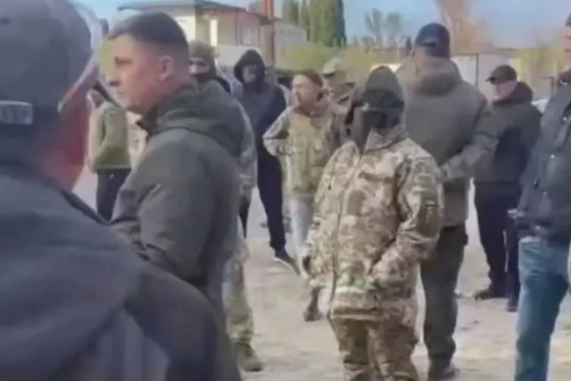 У Кам'янському місцеві жителі конфліктували з військовими ТЦК