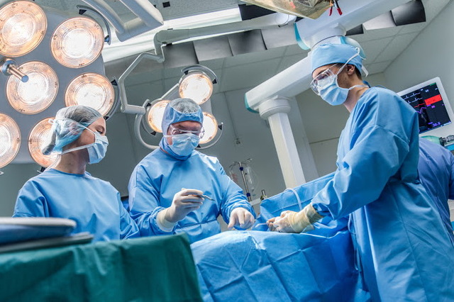 Окупанти вбили всю сім'ю і вистрілили в голову: у Дніпрі рятують жінку