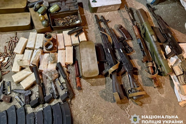 У Дніпрі припинили нелегальні канали збуту зброї та боєприпасів