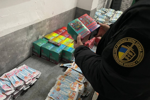 Днепрянин пытался незаконно ввезти электронные сигареты с каннабидиолом
