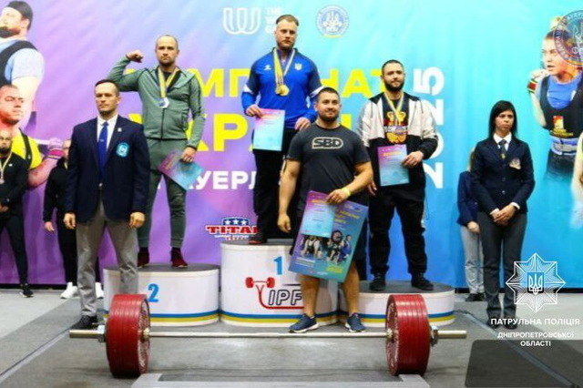 Дніпровські патрульні завоювали срібло і золото в пауерліфтингу і боксі