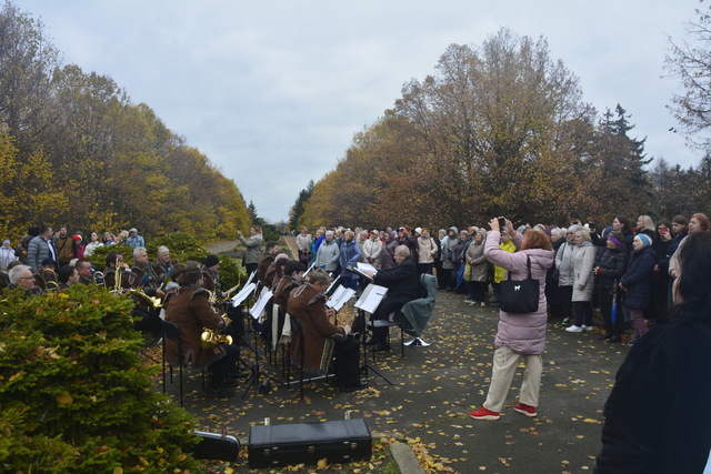 Красу ботсаду доповнили музикою та десертами