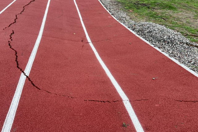 У Кривому Розі після зливи над двома підземними школами утворилися провалля