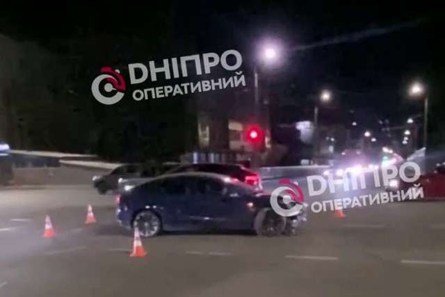 � ������ �� ��������� ������������ ����������� Tesla � Toyota: ����� �������