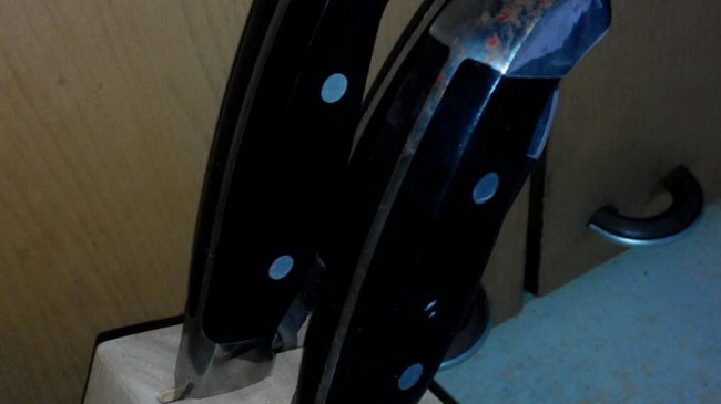 В Каменском ревнивец избил свою жену и вонзил в нее нож