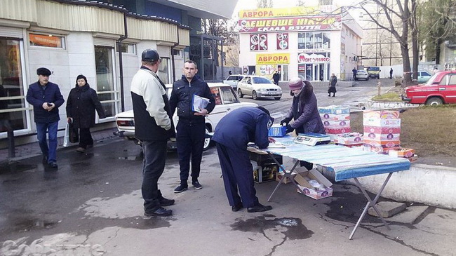В Каменском полиция изымает конфеты