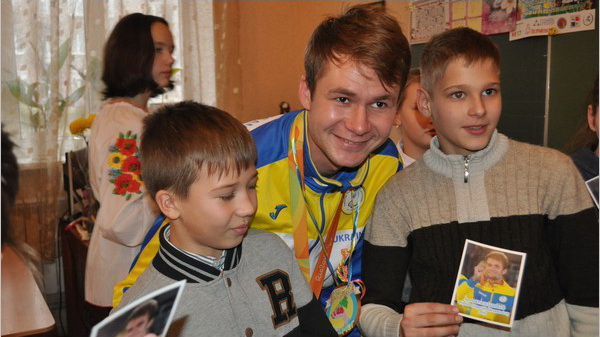 Чемпион летних Паралимпийских игр 2016 Артем Красильников посетил каменский Коллегиум №16