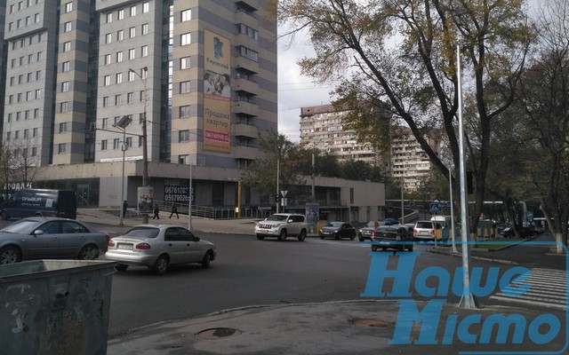 На проблемном перекрестке Днепра появился светофор