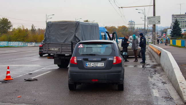На Каштановой столкнулись ВАЗ коммунального предприятия и Hyundai: пострадала женщина